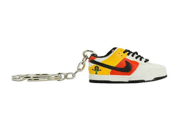 NIKE SB DUNK LOW WHITE RAYGUN KEYCHAIN